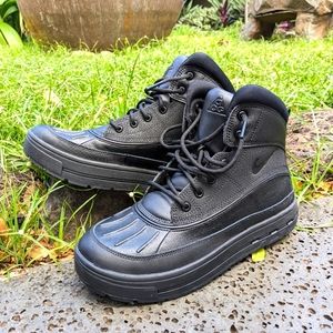 6y Nike acg boots no original box.